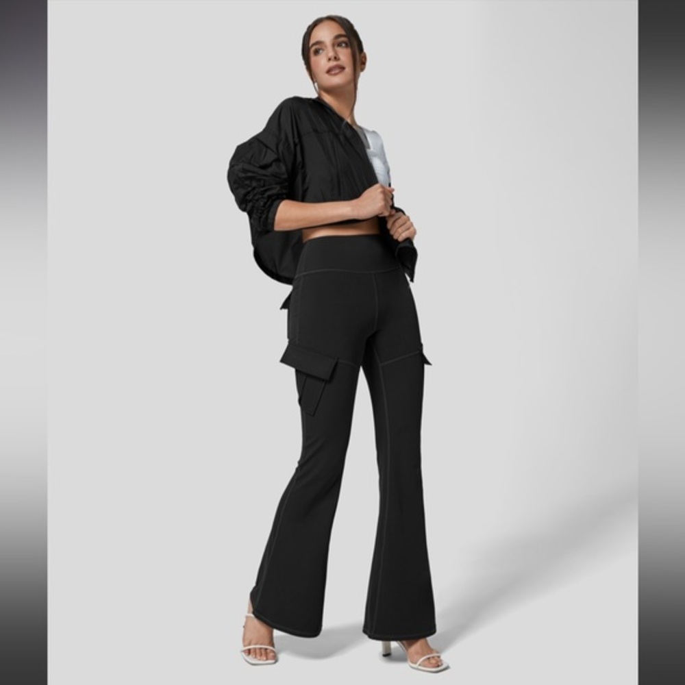 HALARA High Waisted Cargo Pocket Flare Yoga Pants- NWT
